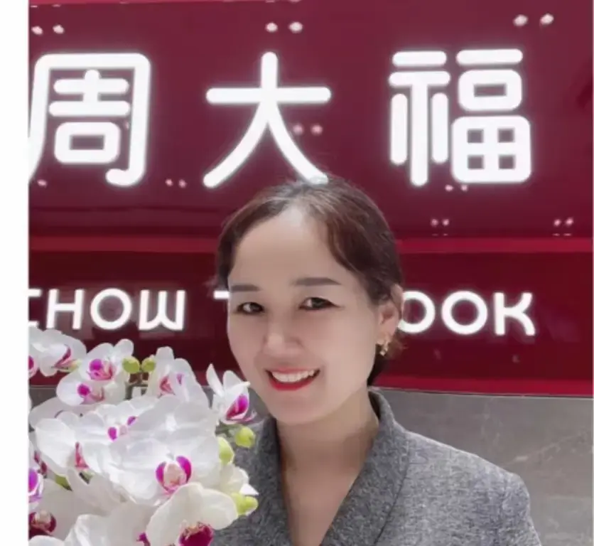 盐城周大福金店一拖三事件完整版视频-射阳周大福突发一拖三-附完整版视频在线观看-周大福一拖三全程解析
