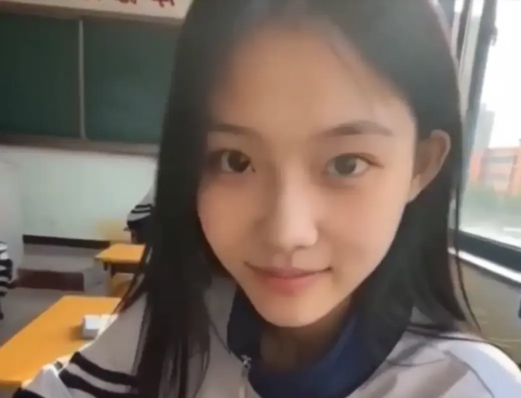 《我的十八岁女友》无删减版4K蓝光高清在线播放 - 黄果AI短剧全集免费观看极速加载 - 追完又想谈恋爱高甜治愈结局太甜
